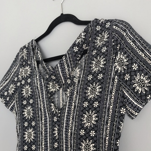 Hollister Border Print Mini Dress With Cross Back Size Small - Picture 6 of 10